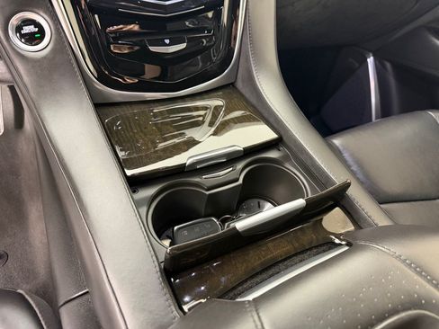 Used 2019 Cadillac Escalade Platinum AWD/4WD image 18