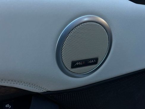 Used 2017 Land Rover Discovery HSE image 12