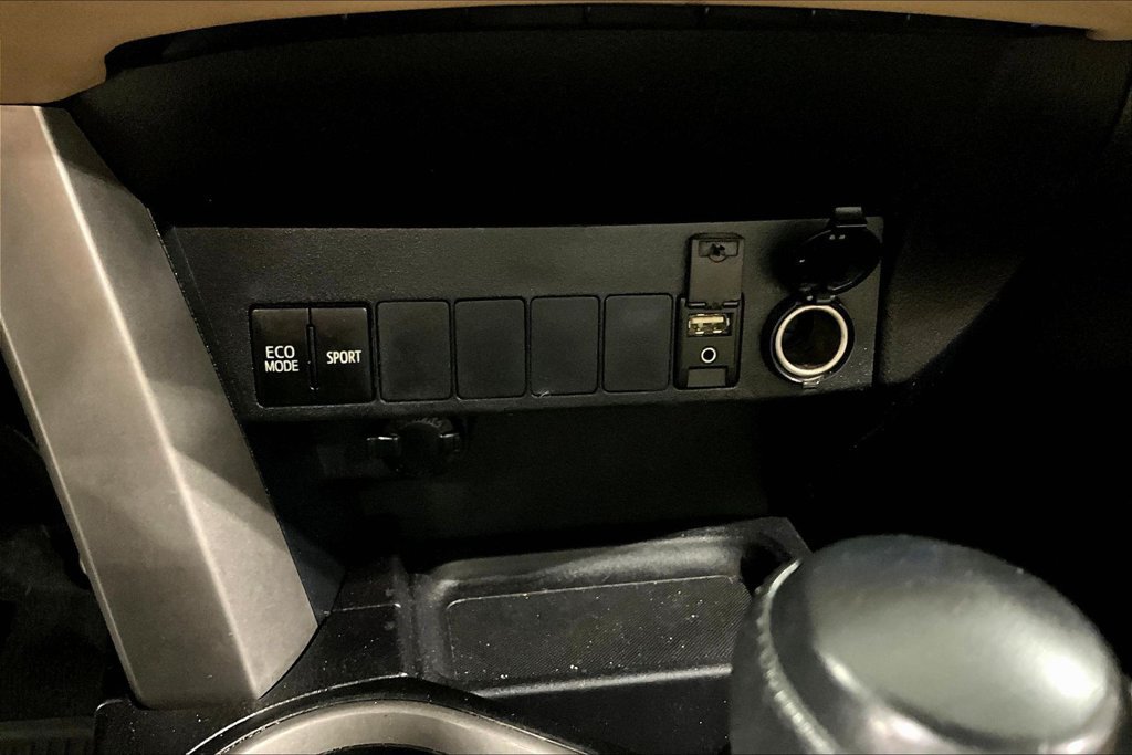 Used 2016 Toyota RAV4 XLE AWD/4WD image 16