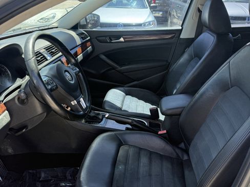 Used 2013 Volkswagen Passat TDI SEL Premium FWD image 11