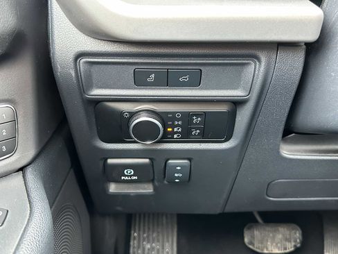 Used 2024 Ford Expedition XLT AWD/4WD image 34