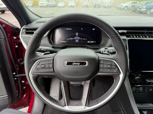 New 2025 Jeep Grand Cherokee L Limited image 19