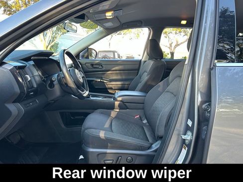 Used 2023 Nissan Pathfinder SV image 17