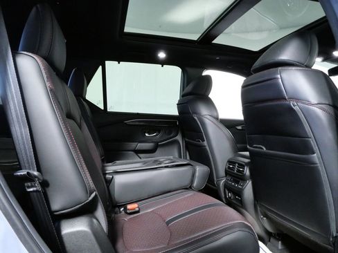 Used 2025 Honda Pilot Black Edition image 14