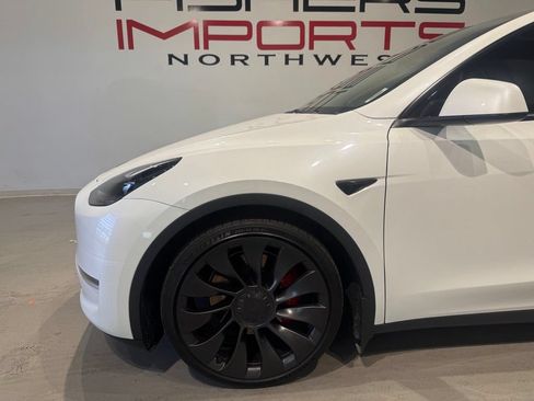 Used 2023 Tesla Model Y Performance AWD/4WD image 3