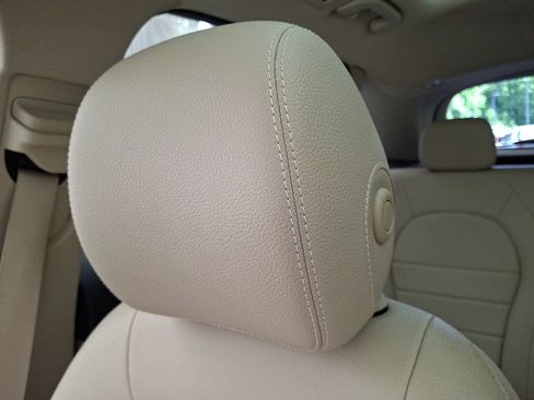 Used 2021 Mercedes-Benz GLC 300 4MATIC image 21
