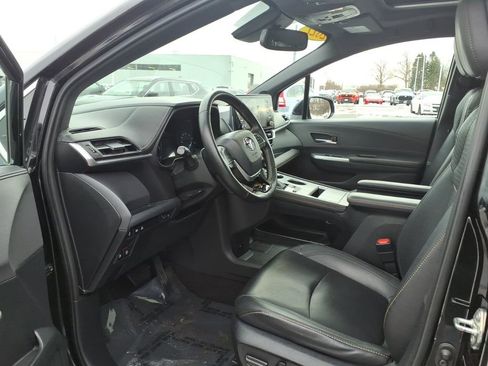 Certified 2022 Toyota Sienna XLE Woodland Edition image 24