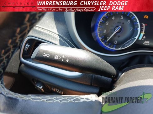 Used 2021 Chrysler Pacifica Touring-L w/ Uconnect Theater Family Group AWD/4WD image 19