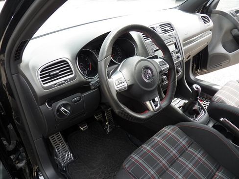 Used 2013 Volkswagen Golf 4-Door FWD image 8