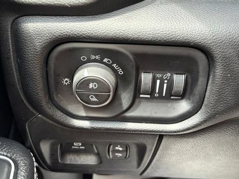 Used 2019 RAM 1500 Laramie w/ Sport Appearance Package AWD/4WD image 28