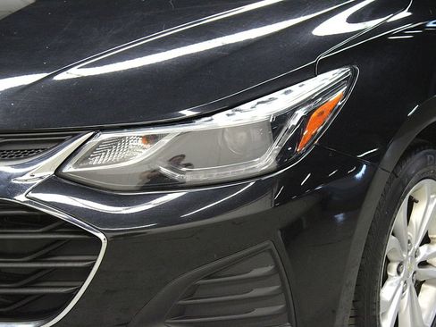 Used 2019 Chevrolet Cruze LT FWD image 32