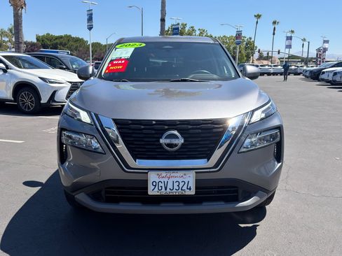 Used 2023 Nissan Rogue SV FWD image 2