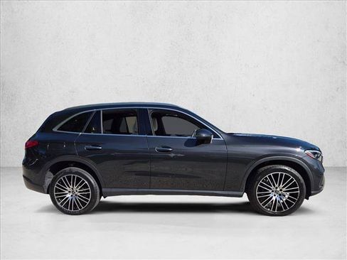 Used 2024 Mercedes-Benz GLC 300 image 4