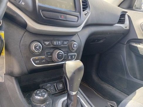 Used 2016 Jeep Cherokee Trailhawk w/ Cold Weather Group image 16