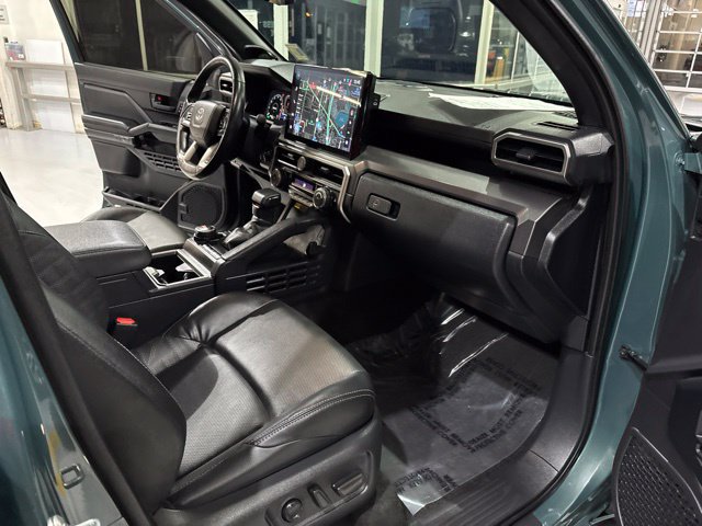 Used 2025 Toyota 4Runner TRD Off-Road Premium w/ Tow Technology Package AWD/4WD image 36