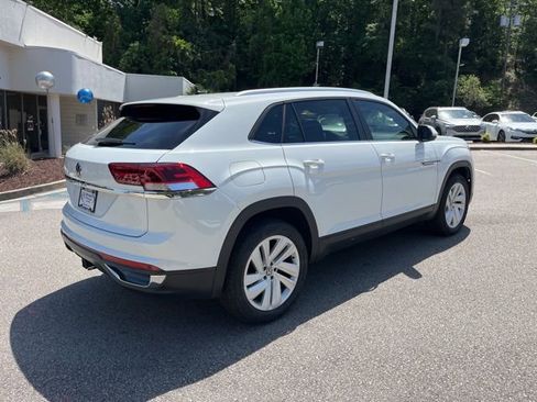 Used 2023 Volkswagen Atlas Cross Sport SE w/ Panoramic Sunroof Package FWD image 3