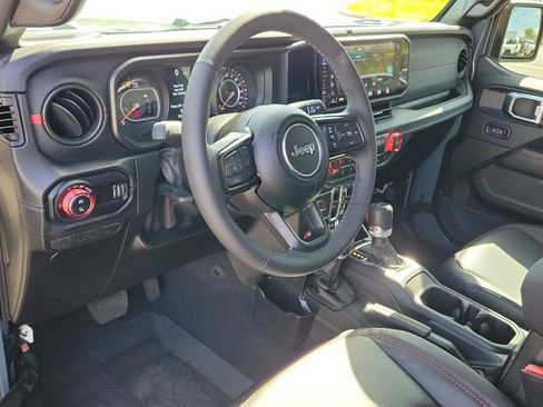Used 2025 Jeep Gladiator Rubicon AWD/4WD image 21