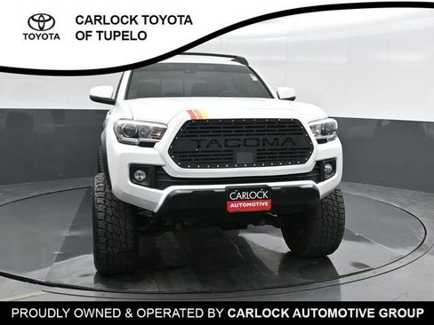 Used 2018 Toyota Tacoma TRD Off-Road AWD/4WD image 6