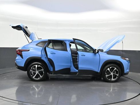Used 2024 Chevrolet Trax RS FWD image 29