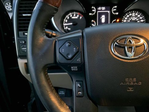 Used 2020 Toyota Sequoia Platinum AWD/4WD image 23