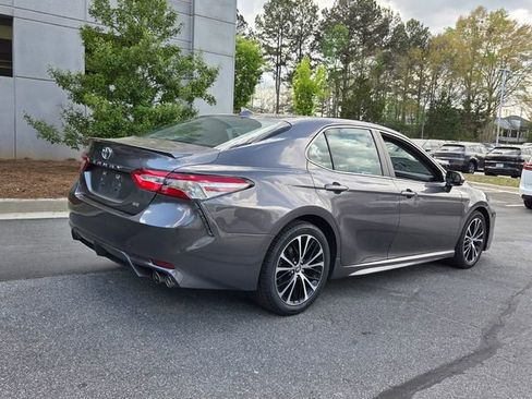Used 2020 Toyota Camry SE image 9