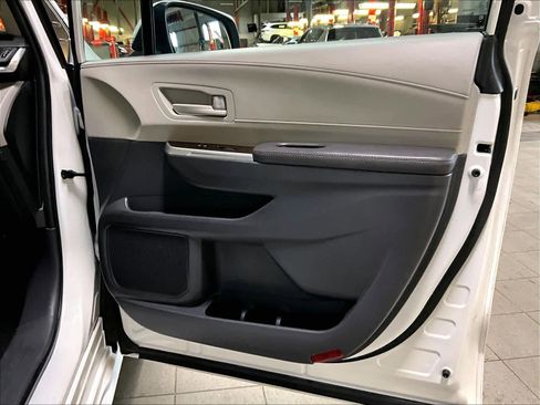 Used 2024 Toyota Sienna LE image 12
