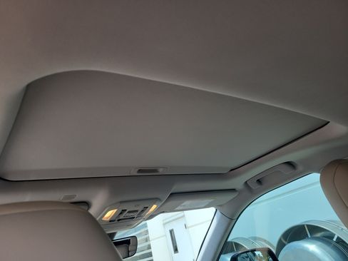 Used 2021 Toyota Highlander XLE FWD image 18