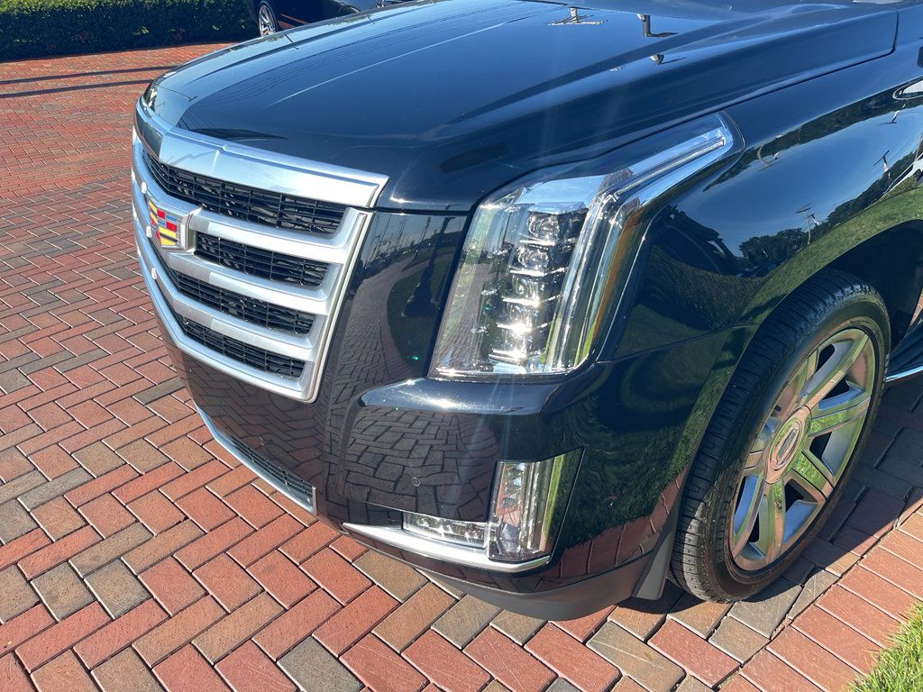 Used 2019 Cadillac Escalade Premium Luxury AWD/4WD image 2