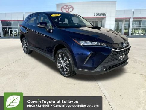 Certified 2022 Toyota Venza LE image 2