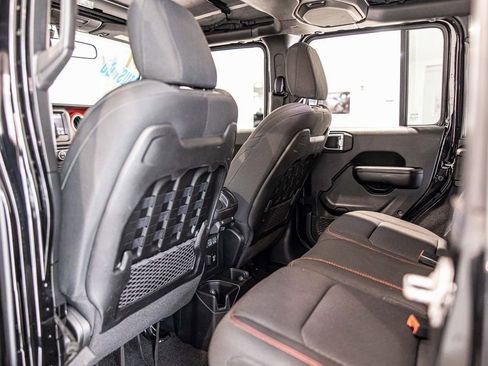 Used 2021 Jeep Wrangler Unlimited Rubicon AWD/4WD image 31