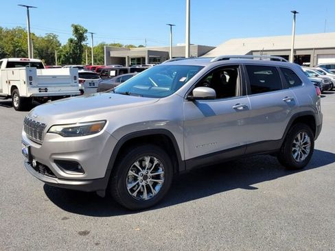 Used 2019 Jeep Cherokee Latitude Plus image 3