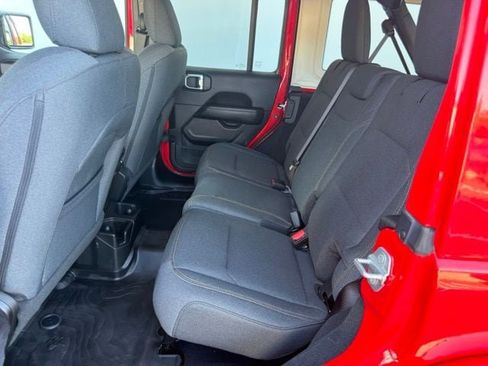 Used 2024 Jeep Wrangler Unlimited Sahara AWD/4WD image 20