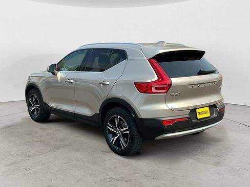 Used 2023 Volvo XC40 B5 Plus AWD/4WD image 7