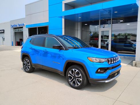 Used 2023 Jeep Compass Limited AWD/4WD image 4