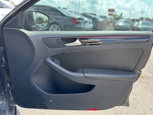 Used 2017 Volkswagen Jetta GLI FWD image 21