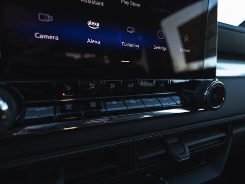 New 2025 Chevrolet Colorado LT w/ LT Convenience Package image 21