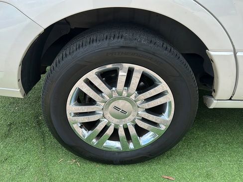 Used 2014 Lincoln Navigator 4WD w/ Equipment Group 101A image 43