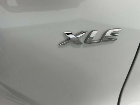 Used 2026 Toyota Corolla Cross XLE FWD image 11