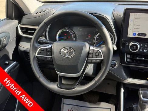 Used 2023 Toyota Highlander Bronze Edition AWD/4WD image 15