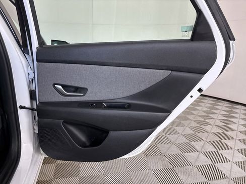 Used 2025 Hyundai Elantra Limited FWD image 25
