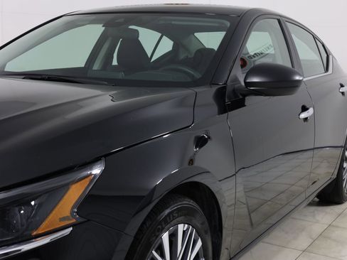 Used 2025 Nissan Altima 2.5 SV FWD image 44