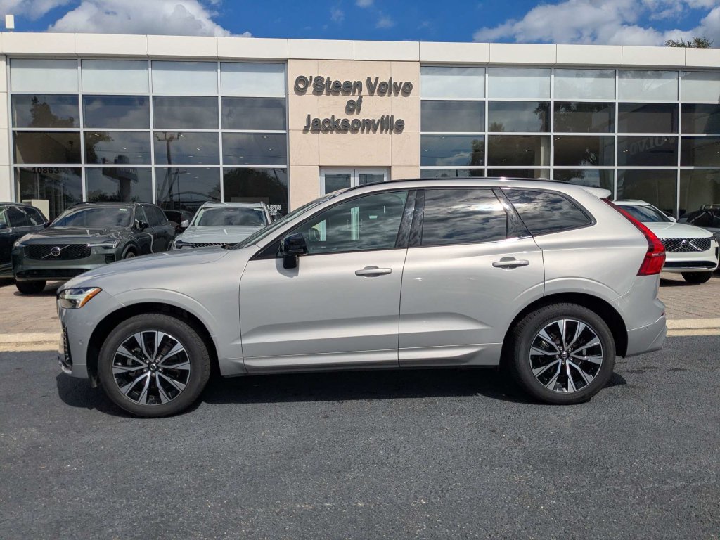 Used 2024 Volvo XC60 B5 Plus w/ Protection Package Premier AWD/4WD image 3