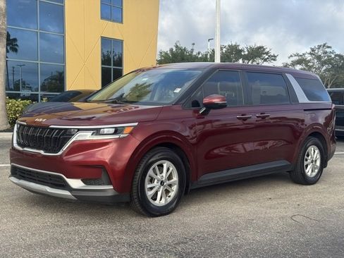 Used 2022 Kia Carnival LX image 2