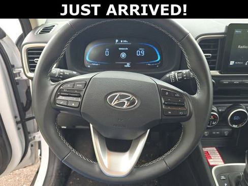 Used 2025 Hyundai Venue SEL FWD image 10