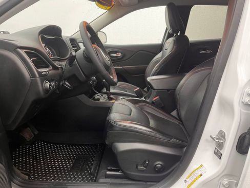 Used 2022 Jeep Cherokee Trailhawk w/ Premium Leather Package image 20