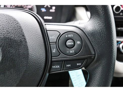 Used 2022 Toyota Corolla LE image 18