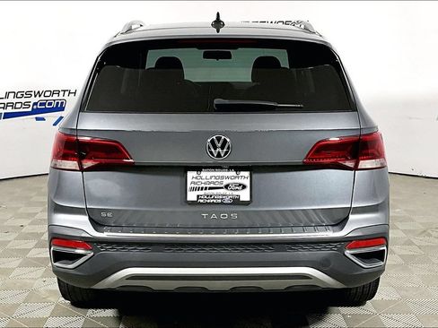 Used 2022 Volkswagen Taos SE FWD image 4