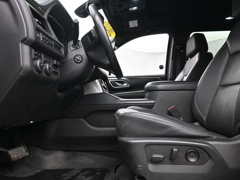 Used 2022 Chevrolet Suburban LT w/ Luxury Package image 18