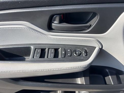 Used 2018 Honda Odyssey LX image 16