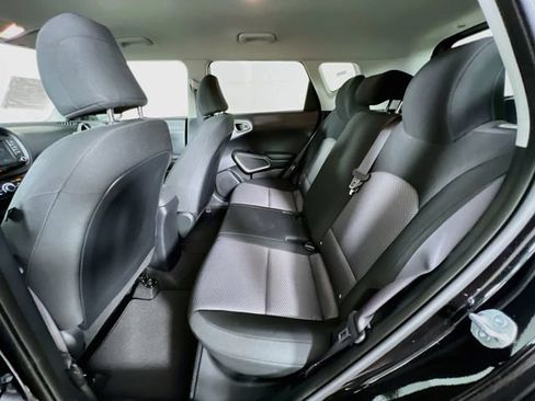 Used 2025 Kia Soul LX w/ LX Technology Package FWD image 21